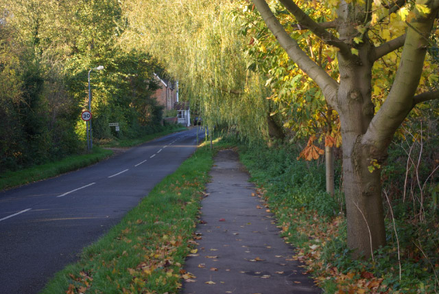 File:Approaching Newton - geograph.org.uk - 1024253.jpg