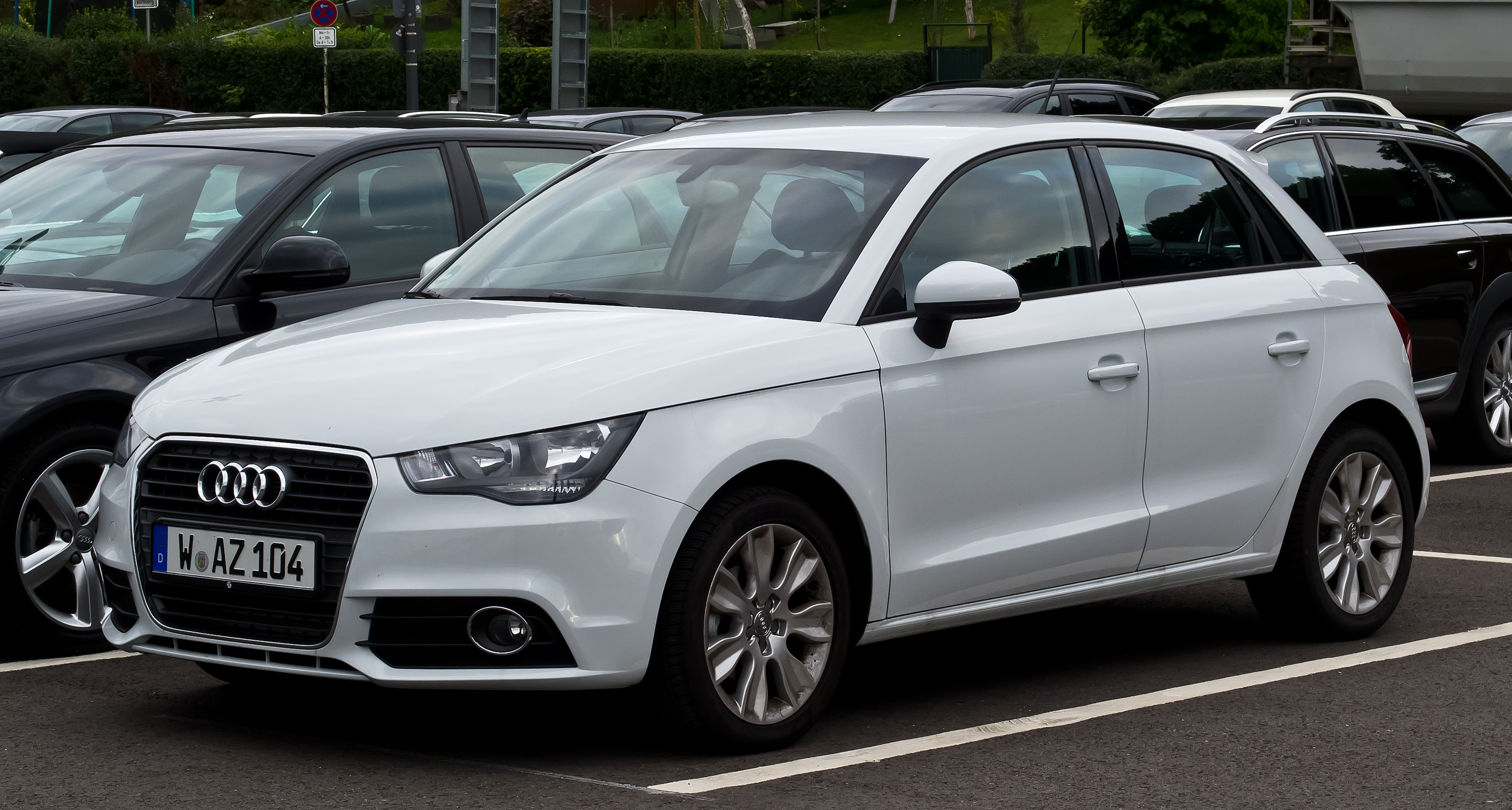 File:Audi A1 Sportback 1.6 TDI Ambition – Frontansicht, 5. September 2012,  Wuppertal.jpg - Wikimedia Commons