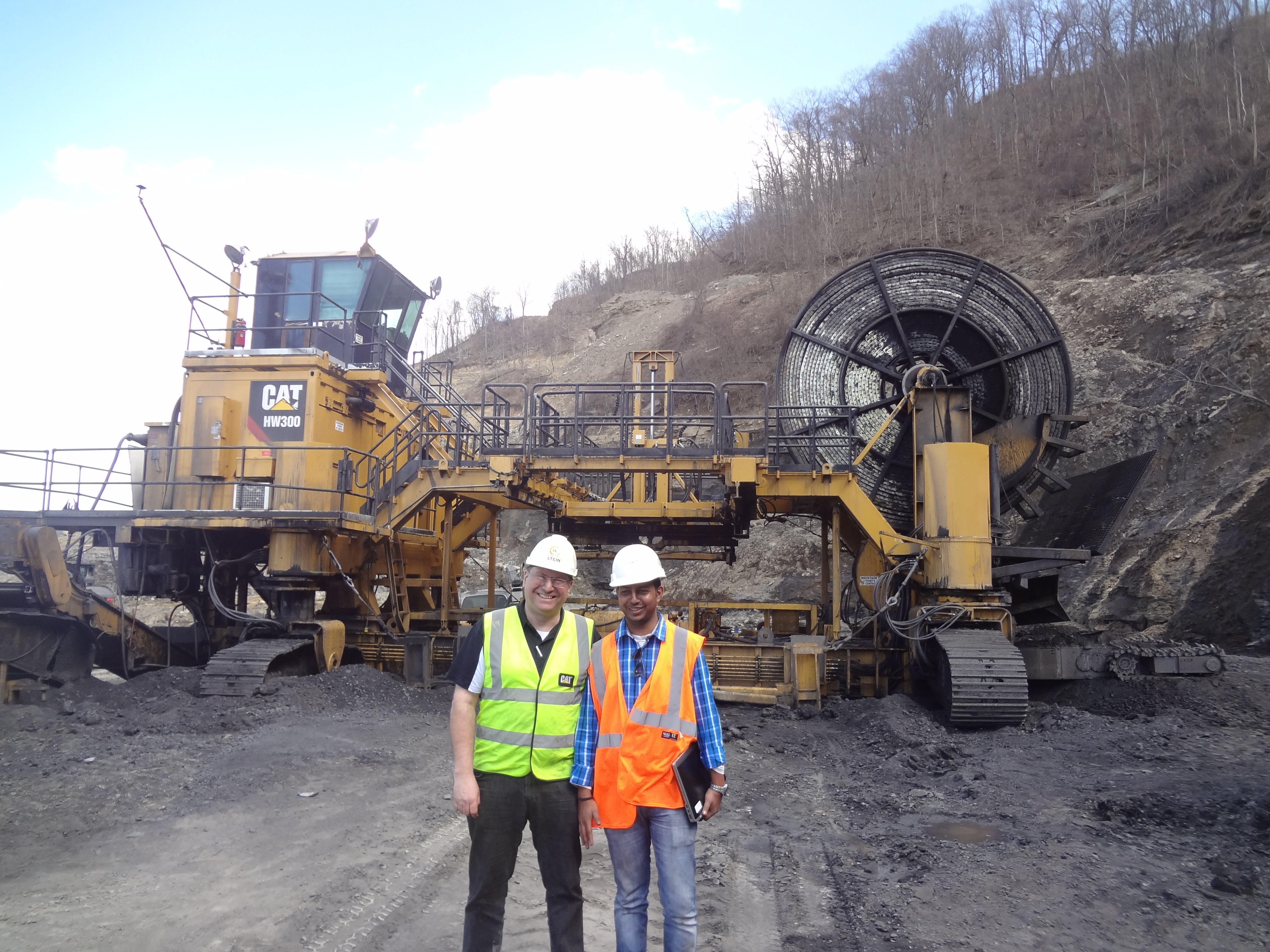 12 mine. КГРП Cat hw300. Caterpillar hw300. Caterpillar open Pit Mining. Caterpillar open Pit Mining Lake.