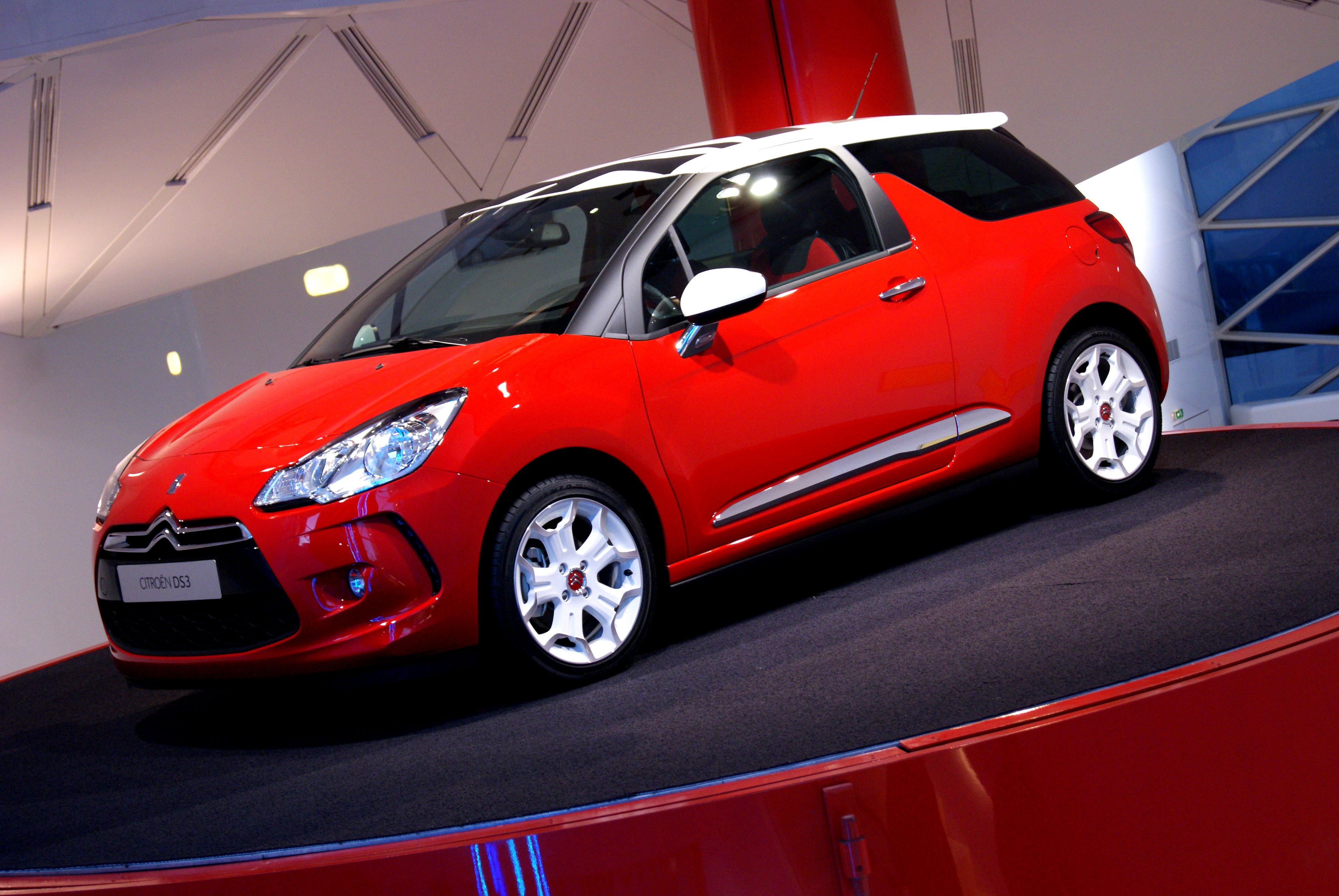 sorg Afvige Mandag File:Citroen ds3 red.jpg - Wikimedia Commons