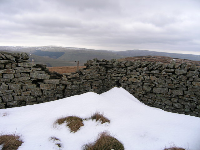 File:Dry stone wall on Sandy Hill - geograph.org.uk - 677515.jpg