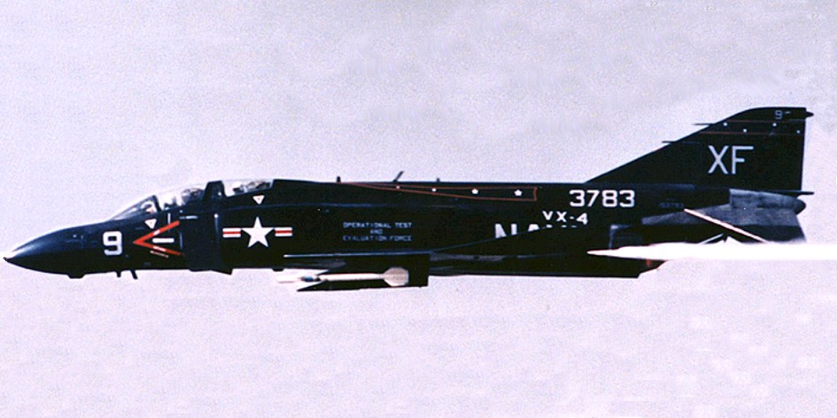 File:F-4J Phantom in flight VX-4 1969.jpg - Wikimedia Commons