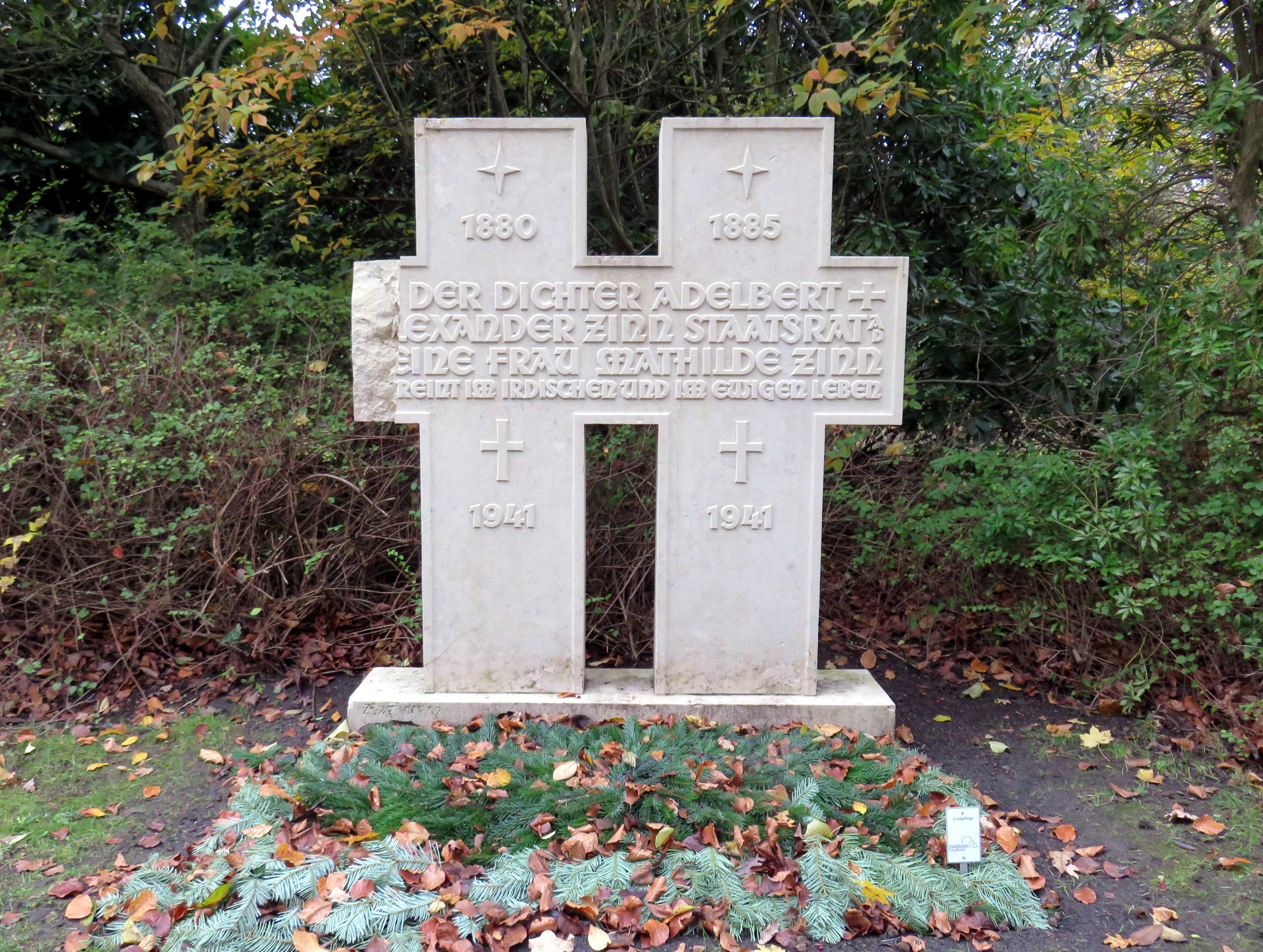 Grabstätte ''Zinn'' auf dem [[Friedhof Ohlsdorf