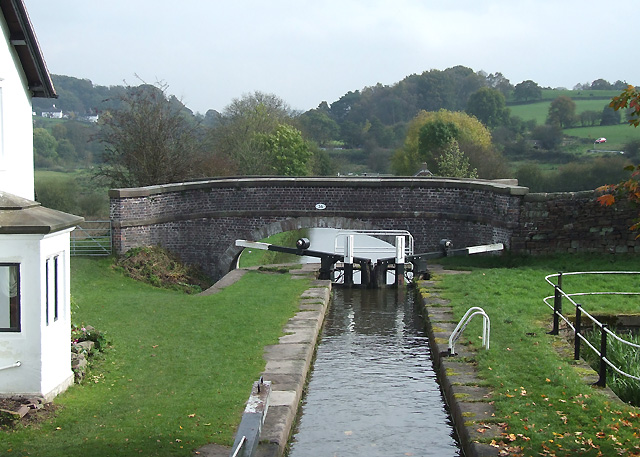 File:Hazelhurst Top Lock (No 10) and Bridge No 36, Caldon Canal, Staffordshire - geograph.org.uk - 596405.jpg