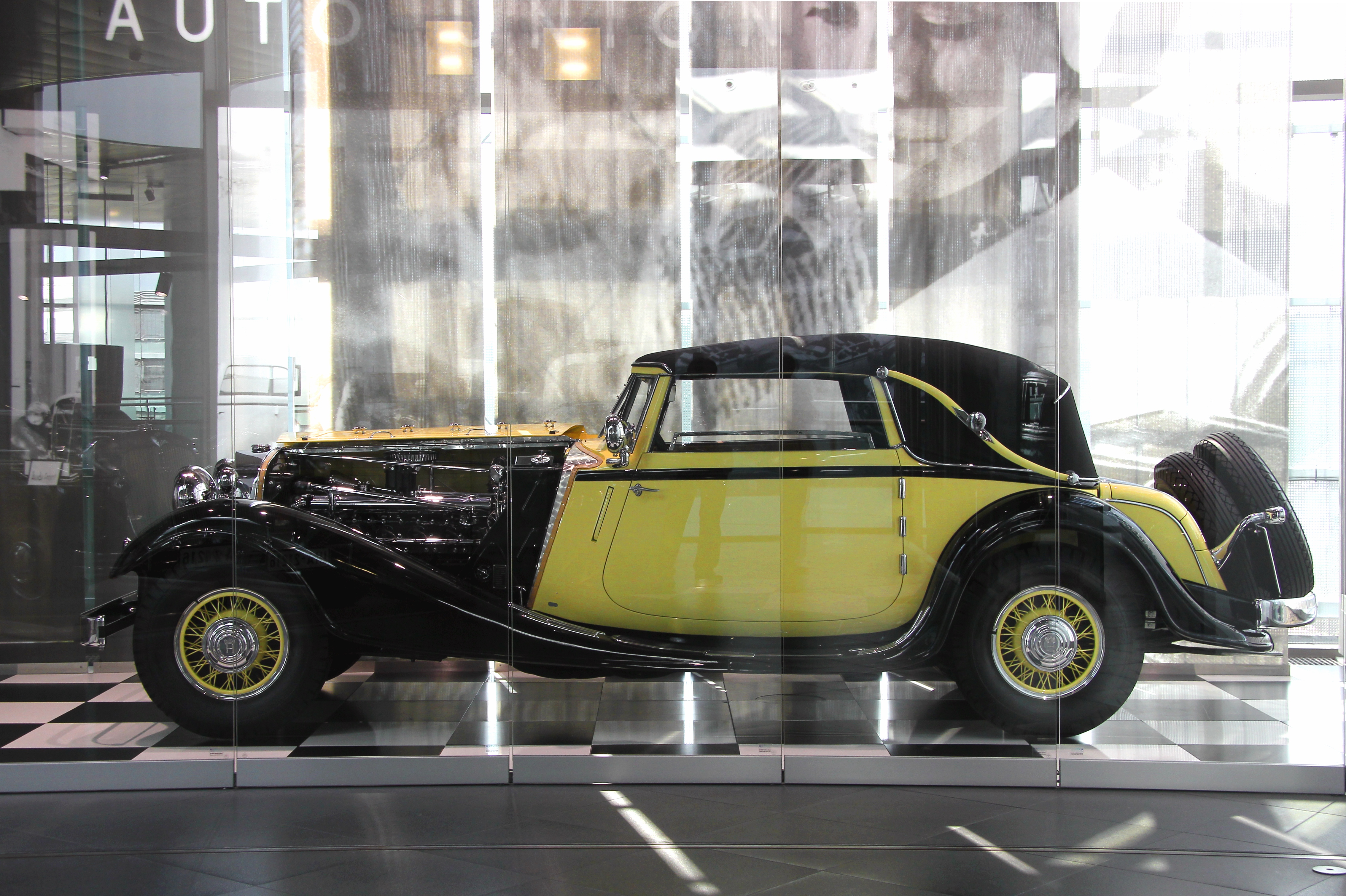 File:Horch V 12 Cabriolet 670 - Seite (museum mobile 2013-09-03