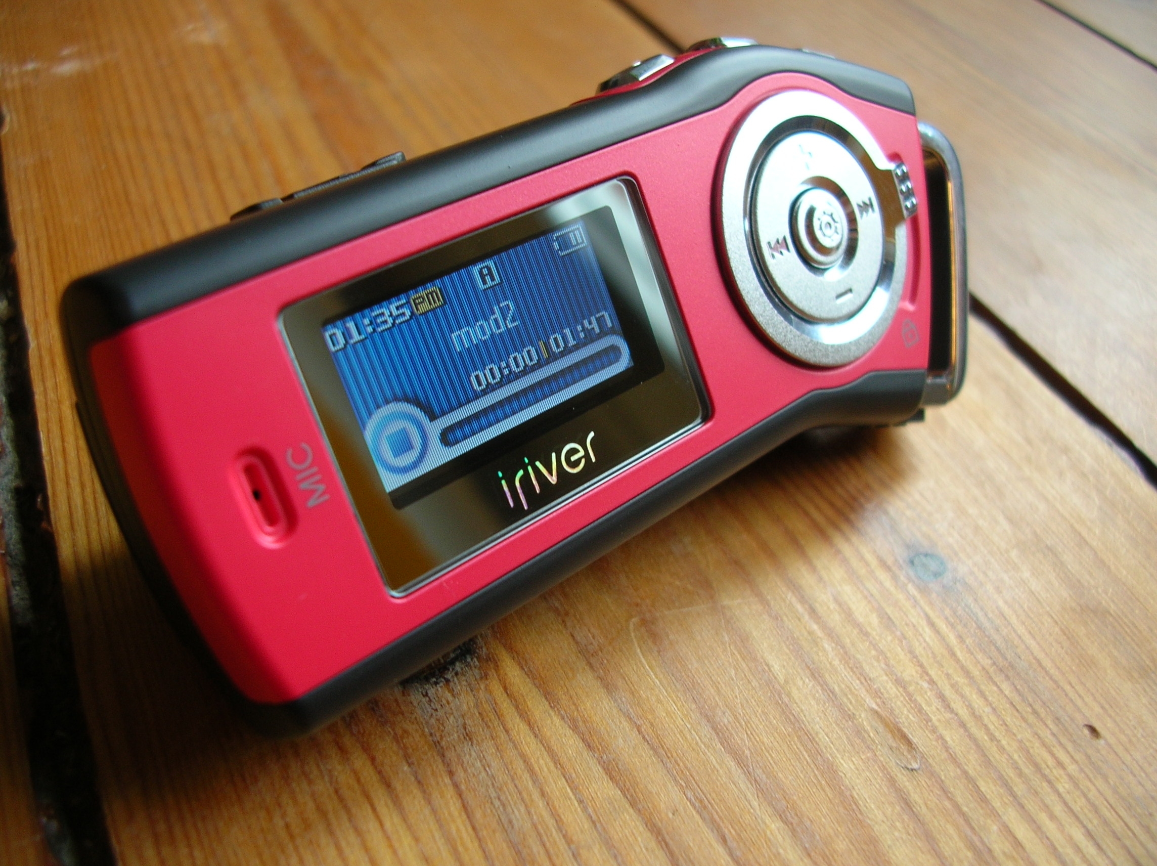 File:Iriver t10 red.jpg - Wikipedia