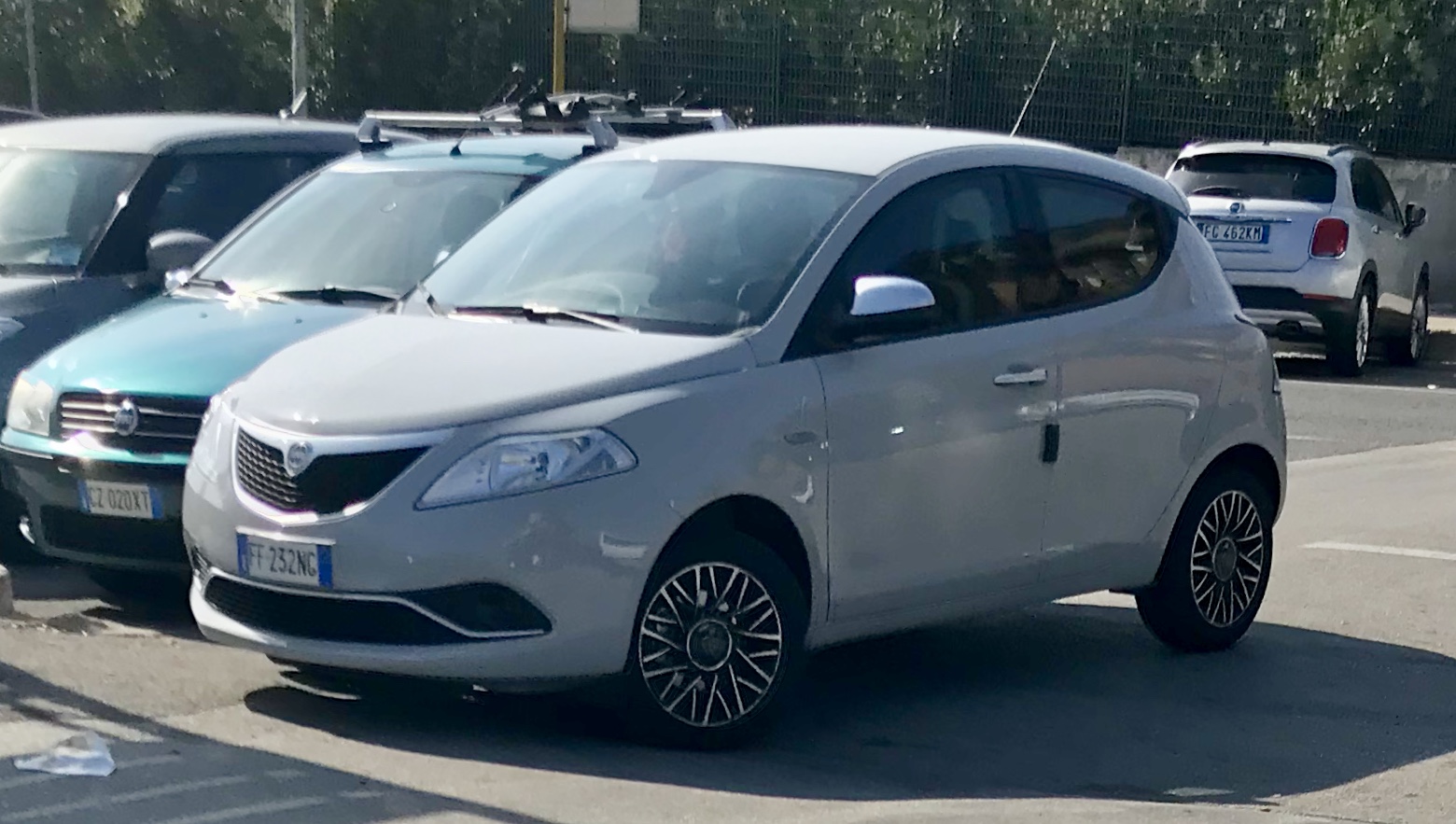 Машина Lancia Ypsilon 2014