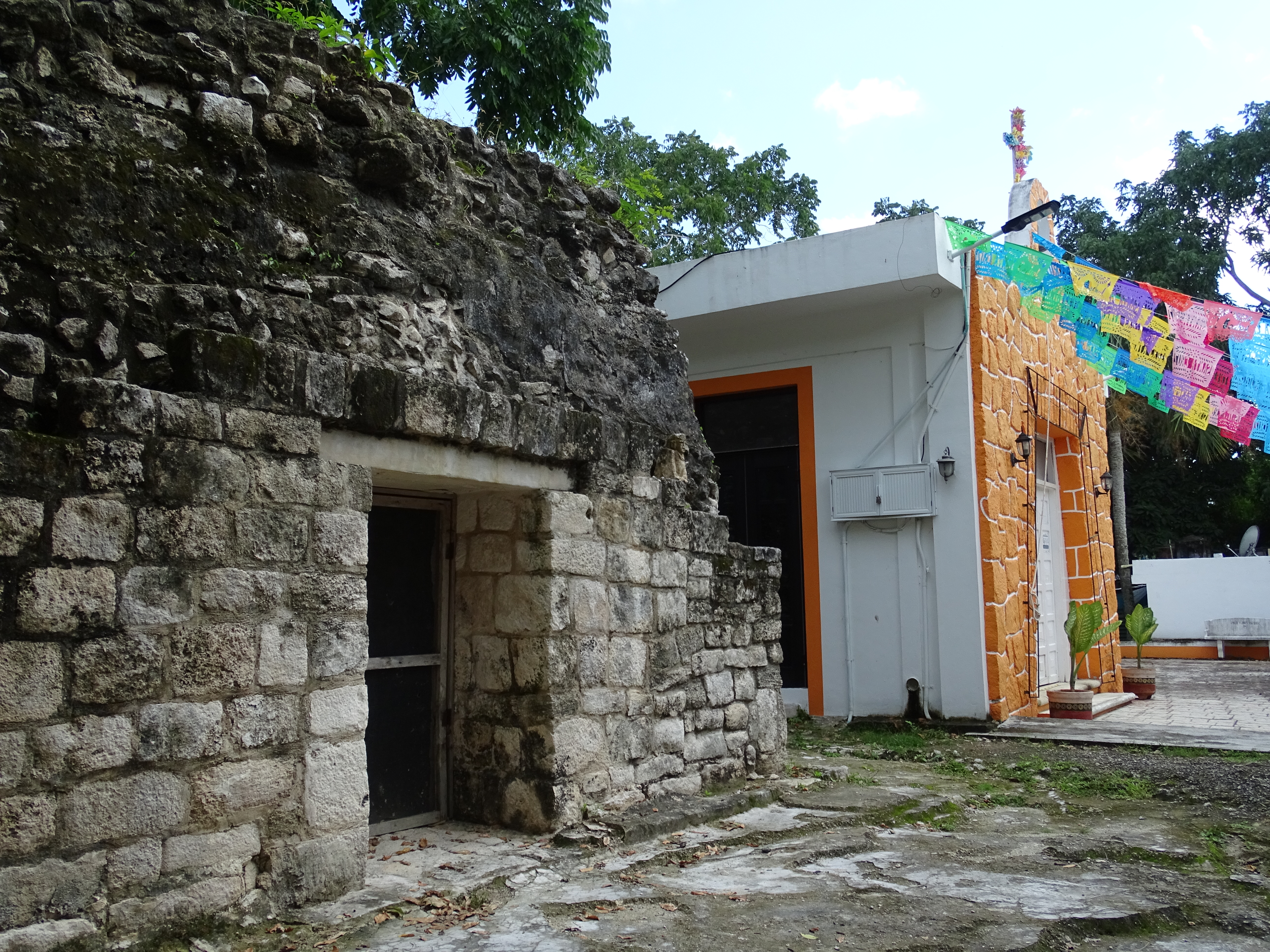 File:Mayan Temple Next to Catholic Church - El Cedral - Cozumel -   - Wikimedia Commons