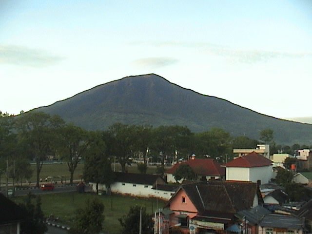 File:Mount Singgalang from Madina Hospital - panoramio.jpg