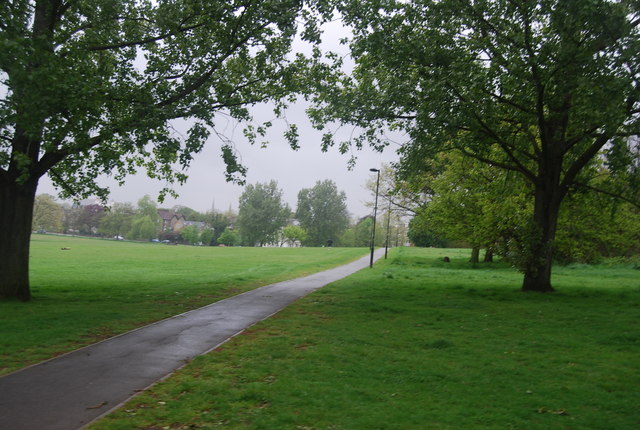 File:Path across Streatham Common - geograph.org.uk - 1931182.jpg