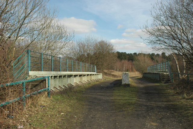 File:Railway Bridge on the Trans-Pennine Trail - geograph.org.uk - 140957.jpg