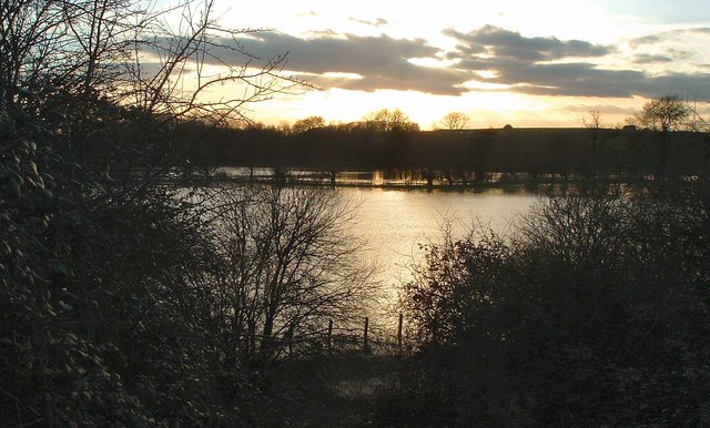 File:River Thame floods facing Notley from Railway embankment - geograph.org.uk - 352097.jpg