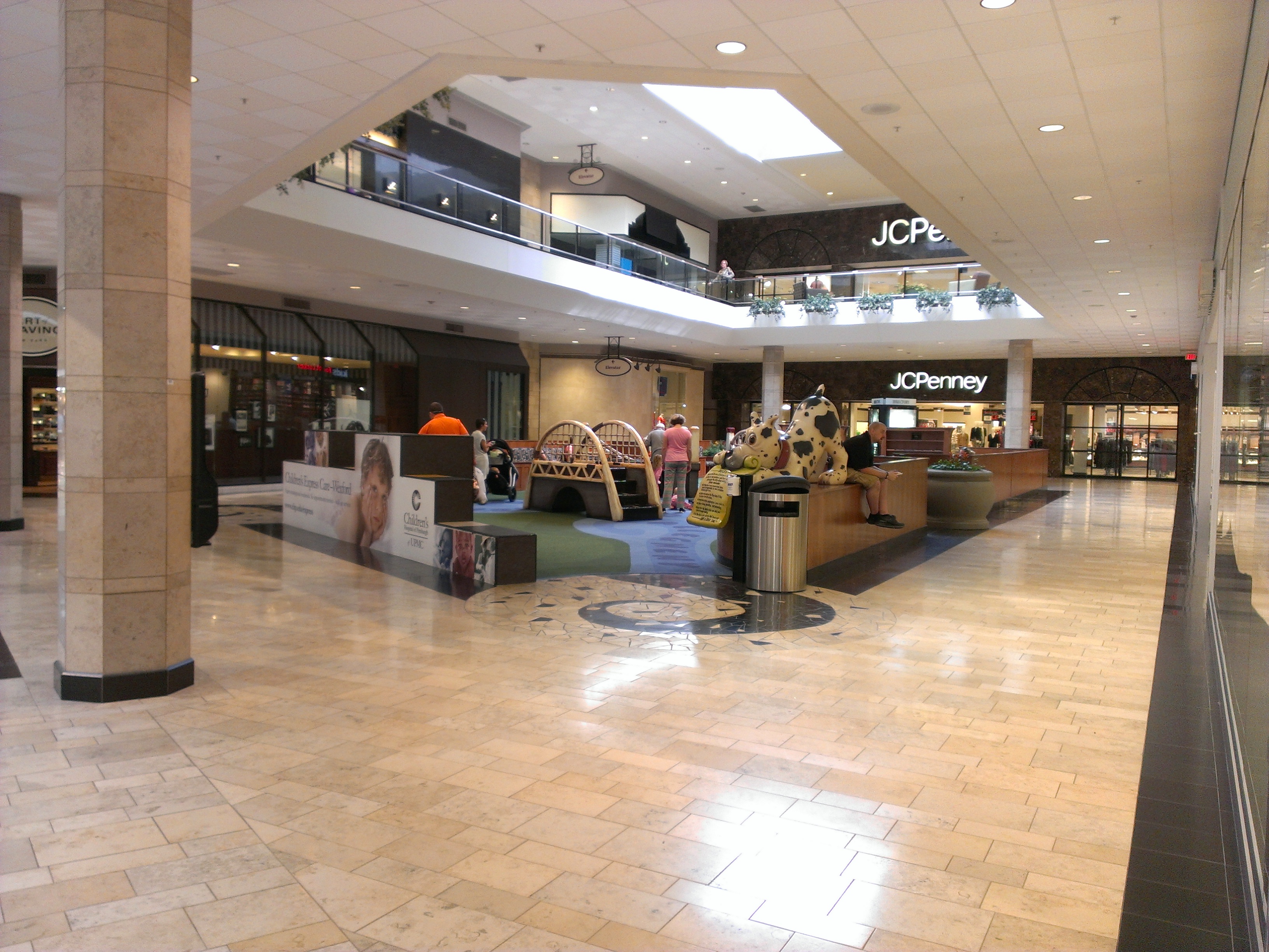 File:Nordstrom Ross Park Mall (Pittsburgh, PA) 1.jpg - Wikimedia Commons