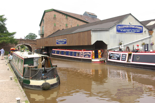 File:Shropshire Union Canal, Market Drayton - geograph.org.uk - 515086.jpg