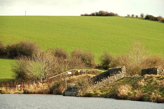 File:Sluice at the Corbet Lough near Banbridge (5) - geograph.org.uk - 1171237.jpg