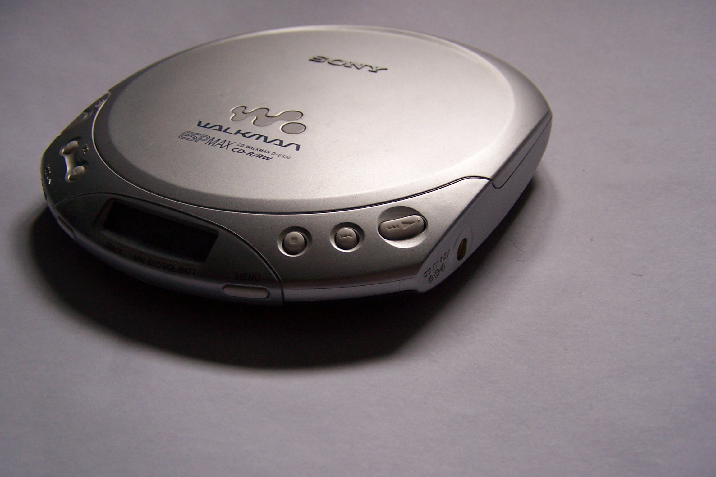 File:Sony CD Walkman D-E330.jpg - Wikimedia Commons