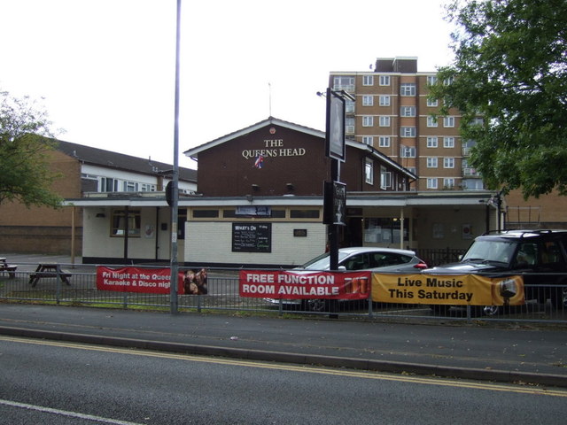 Small picture of The Queens Head courtesy of Wikimedia Commons contributors