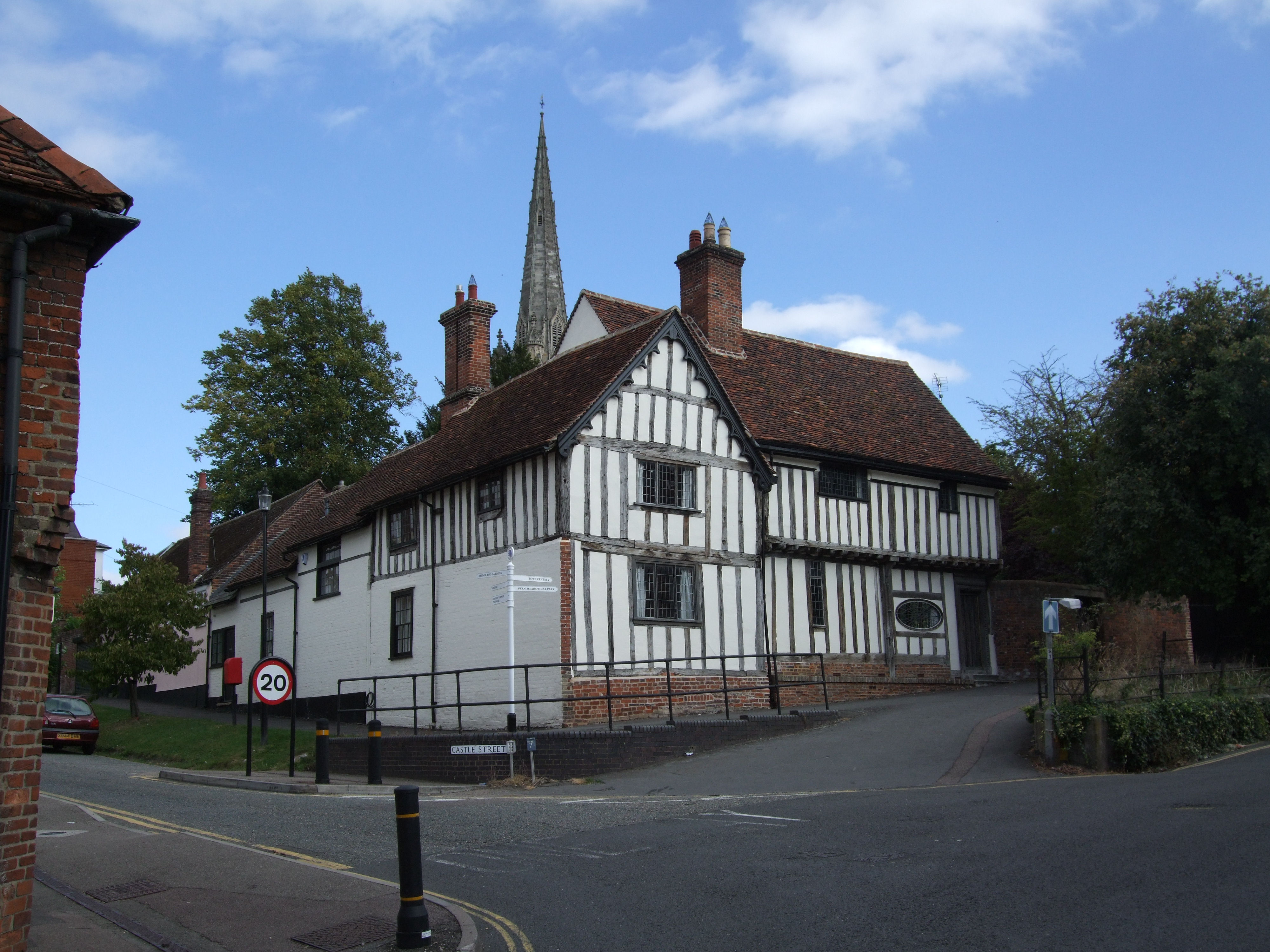 Castle street. Конюшня фахверк. Фахверк улица. Фахверка «Ульм». Saffron Walden England Labyrinth.