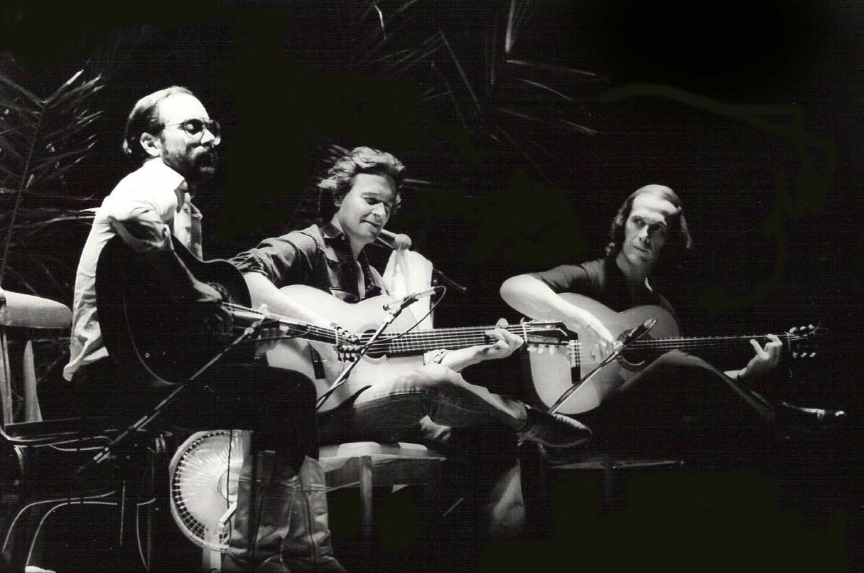 Paco de Lucía junto a los también guitarristas Al Di Meola y John McLaughlin en Barcelona en los años 1980
