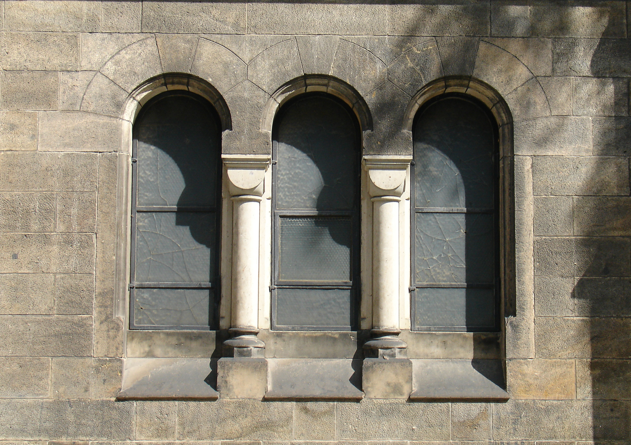 File:Triforium, Martin-Luther-Kirche in Dresden.jpg ...