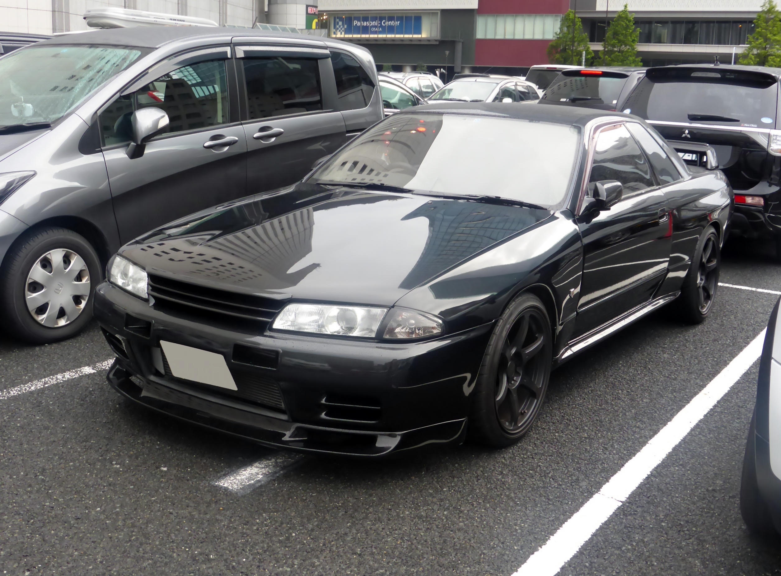 File:Tuned Nissan SKYLINE GT-R (BNR32) front.JPG - Wikimedia Commons