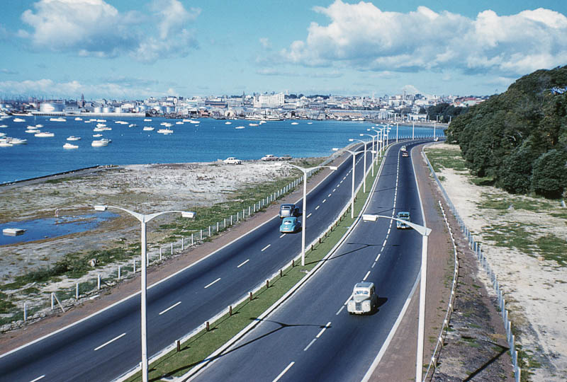 File:Auckland Northern Motorway near Harbour Bridge, May 1960.jpg