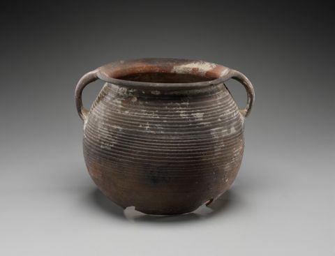 File:Black ribbed clay vessel with two handles - YDEA - 3432.jpg