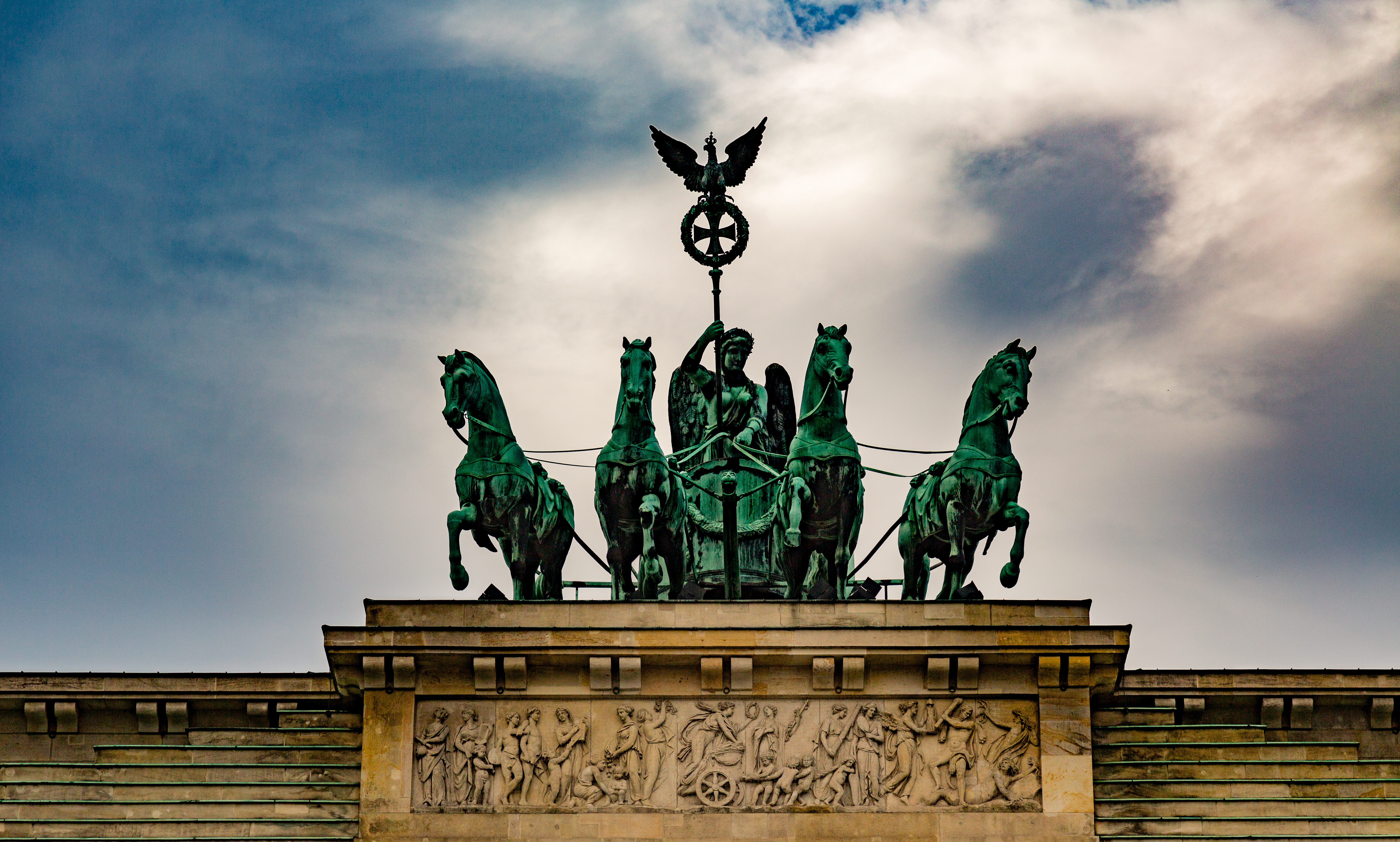 File Brandenburg Gate Quadriga Jpg Wikimedia Commons