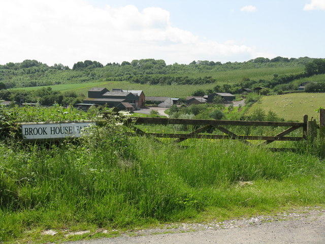 File:Brook House Farm - geograph.org.uk - 830720.jpg