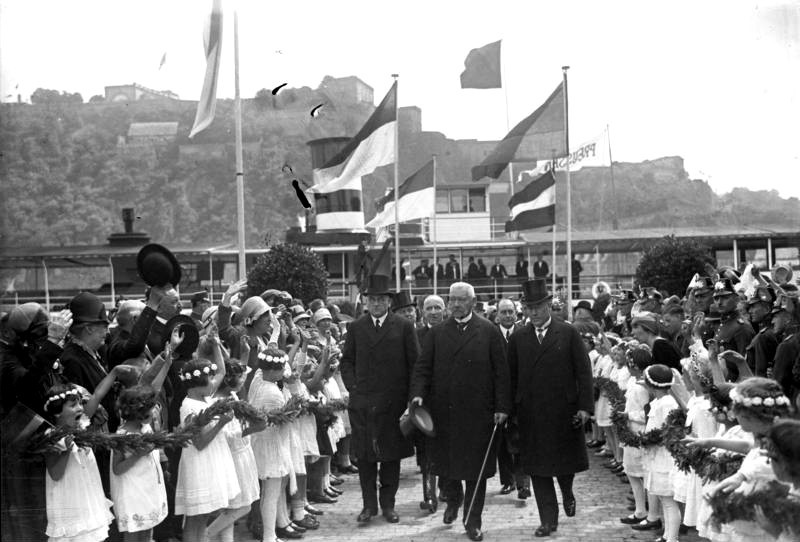 File:Bundesarchiv Bild 102-10168, Koblenz, Hindenburg am Deutschen Eck.jpg