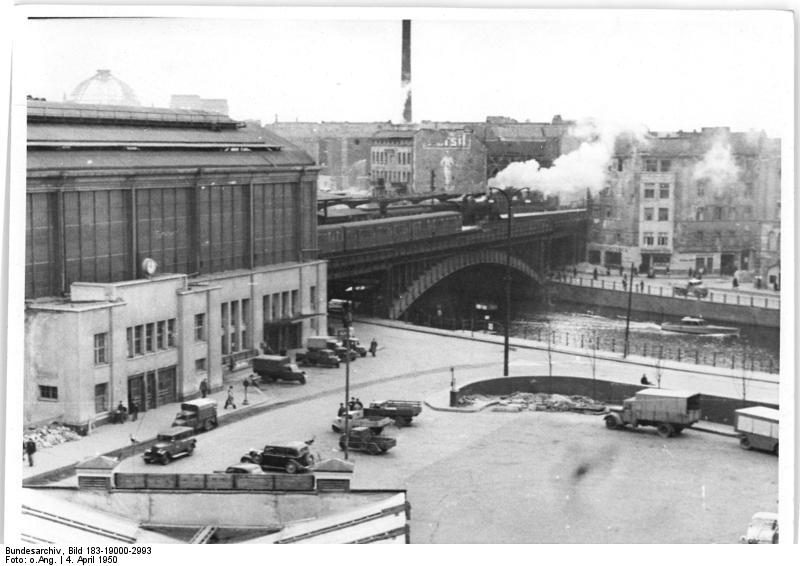 File:Bundesarchiv Bild 183-19000-2993, Berlin, S-Bahnhof Friedrichstraße.jpg