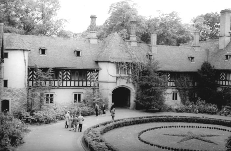 File:Bundesarchiv Bild 183-49658-0006, Potsdam, Schloss Cecilienhof.jpg