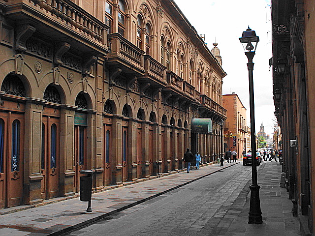 File:Calle universidad(1).JPG