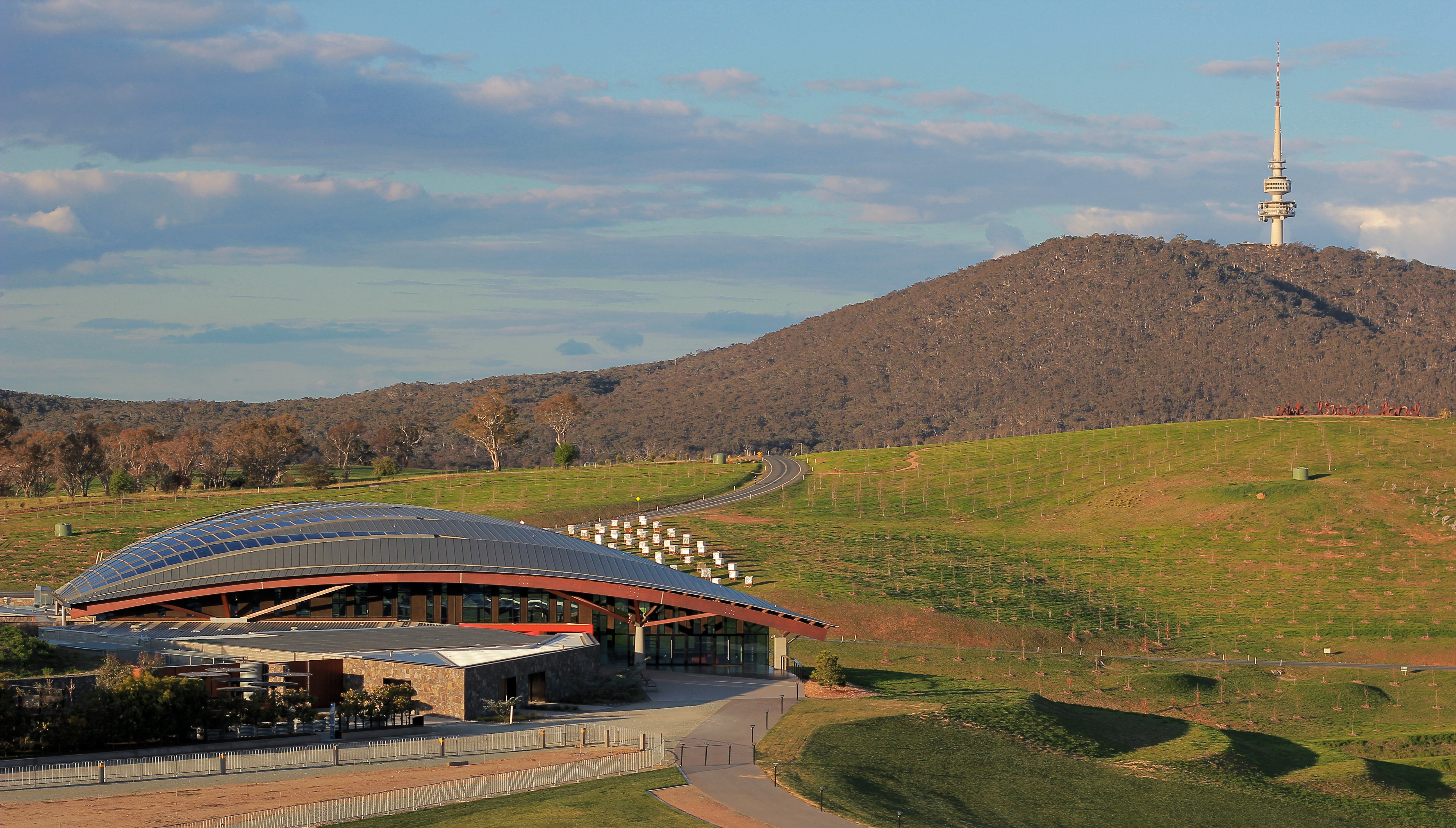 Canberra_National_Arboretum_with_Telstra_Tower%2C_Canberra_ACT