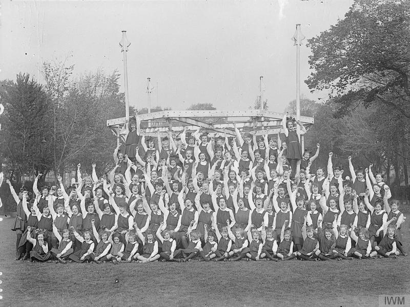 File:Children on the Home Front 1914-1918 Q31172.jpg