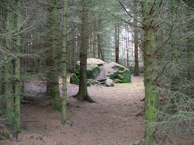 File:Clach Na Coileach or Cockstane - geograph.org.uk - 67135.jpg