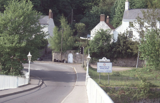 File:Entering England - geograph.org.uk - 1314691.jpg