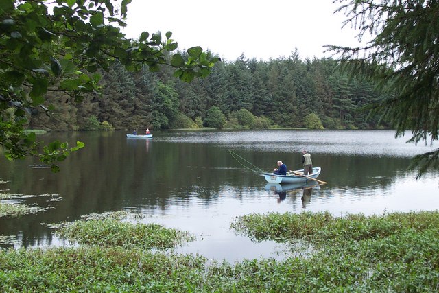 Fishermen on Beecraigs Loch - geograph.org.uk - 545216