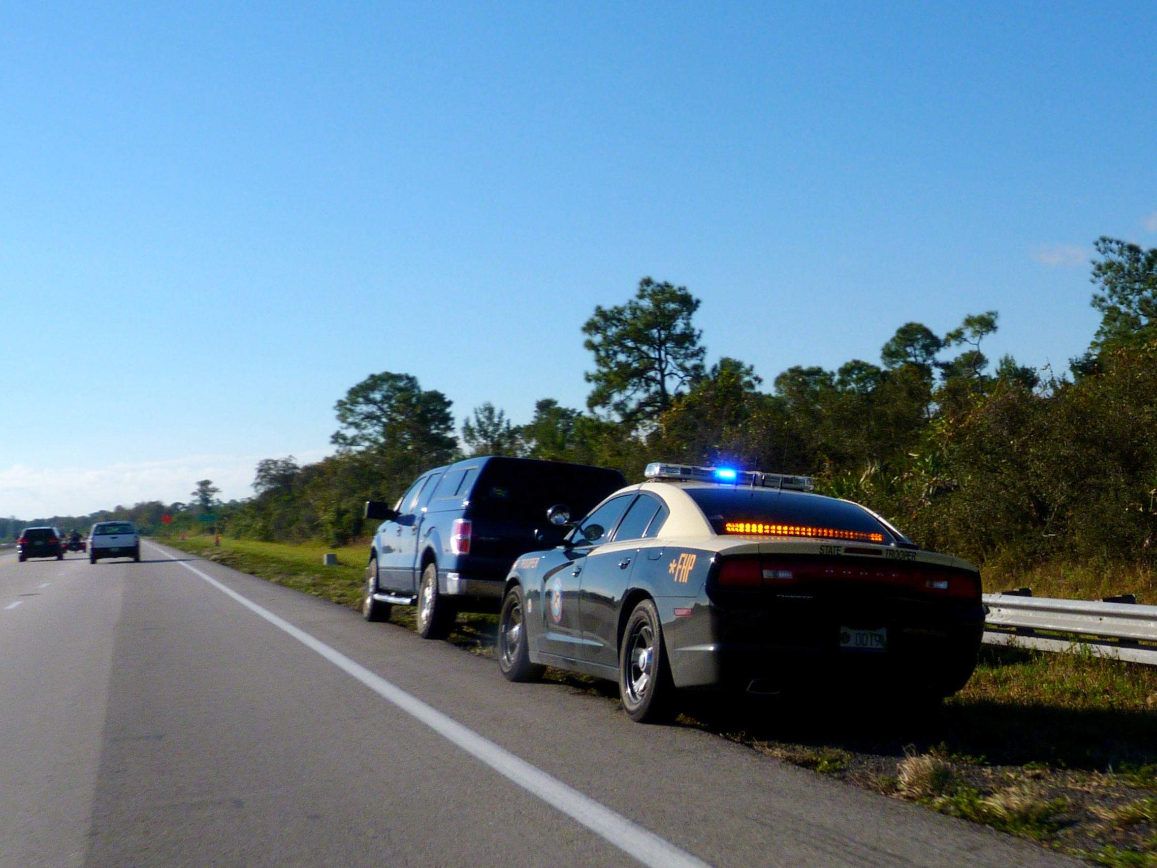 File:Florida Highway Patrol on Trafffic Stop.jpg - Wikipedia