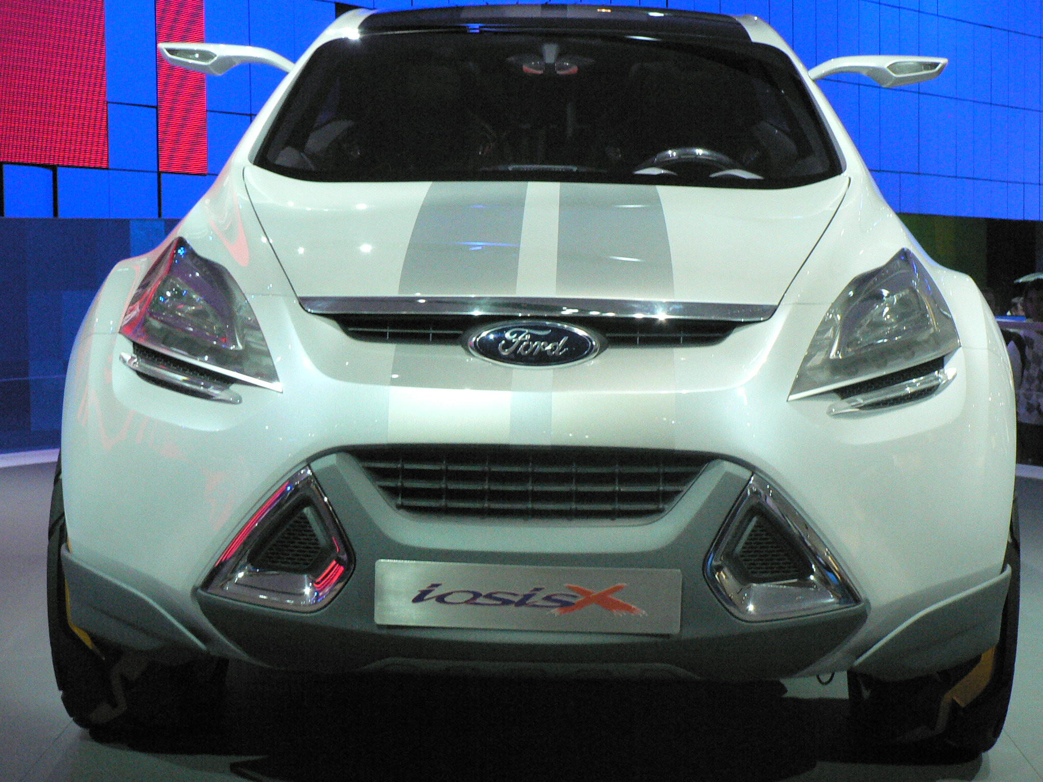 Ford Iosis x