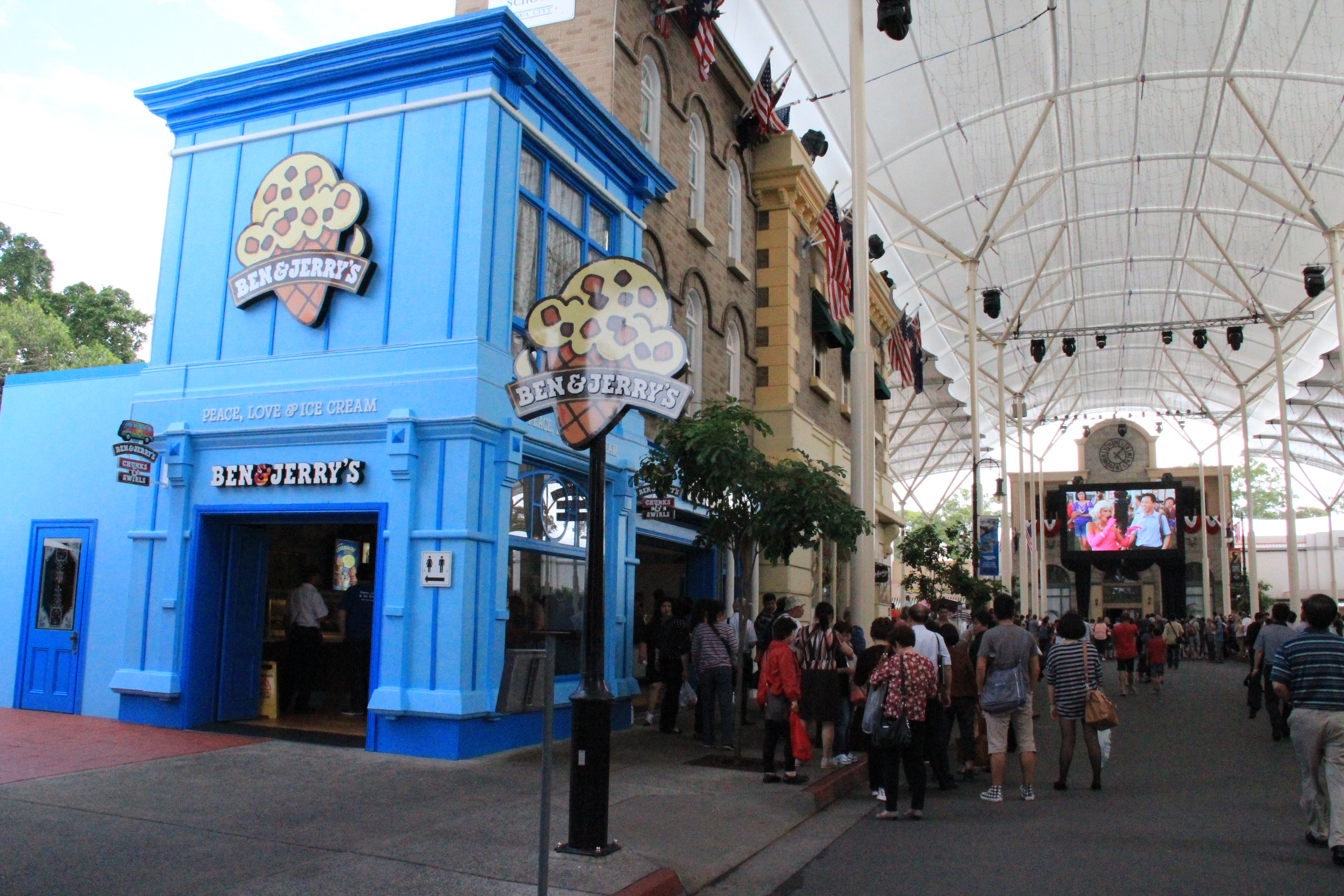 Warner Bros. Movie World - Wikipedia