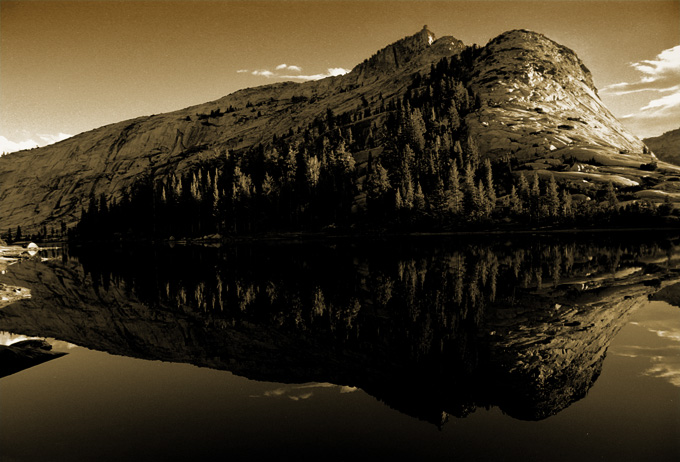 File:Lower Cathedral Lake.jpg