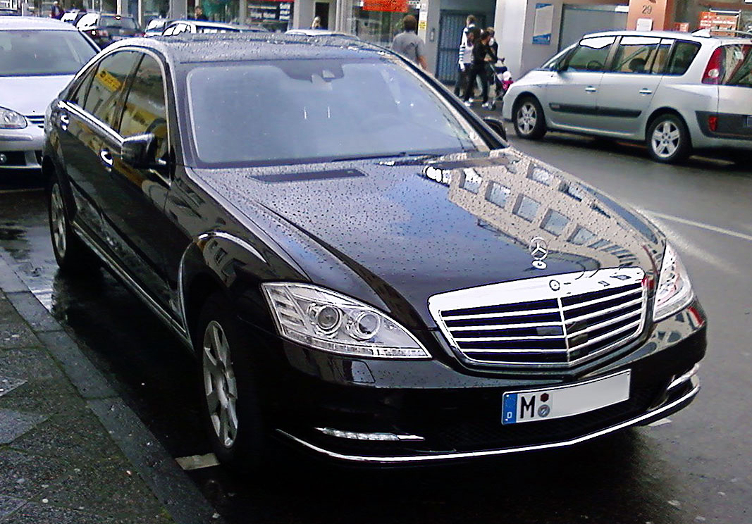 mercedes w221 
