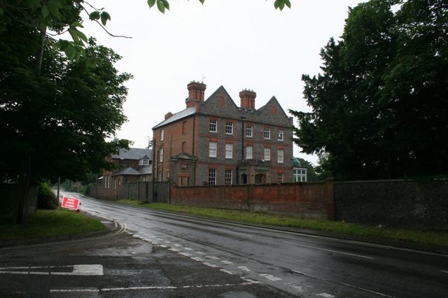 File:Newnam Manor - geograph.org.uk - 831243.jpg