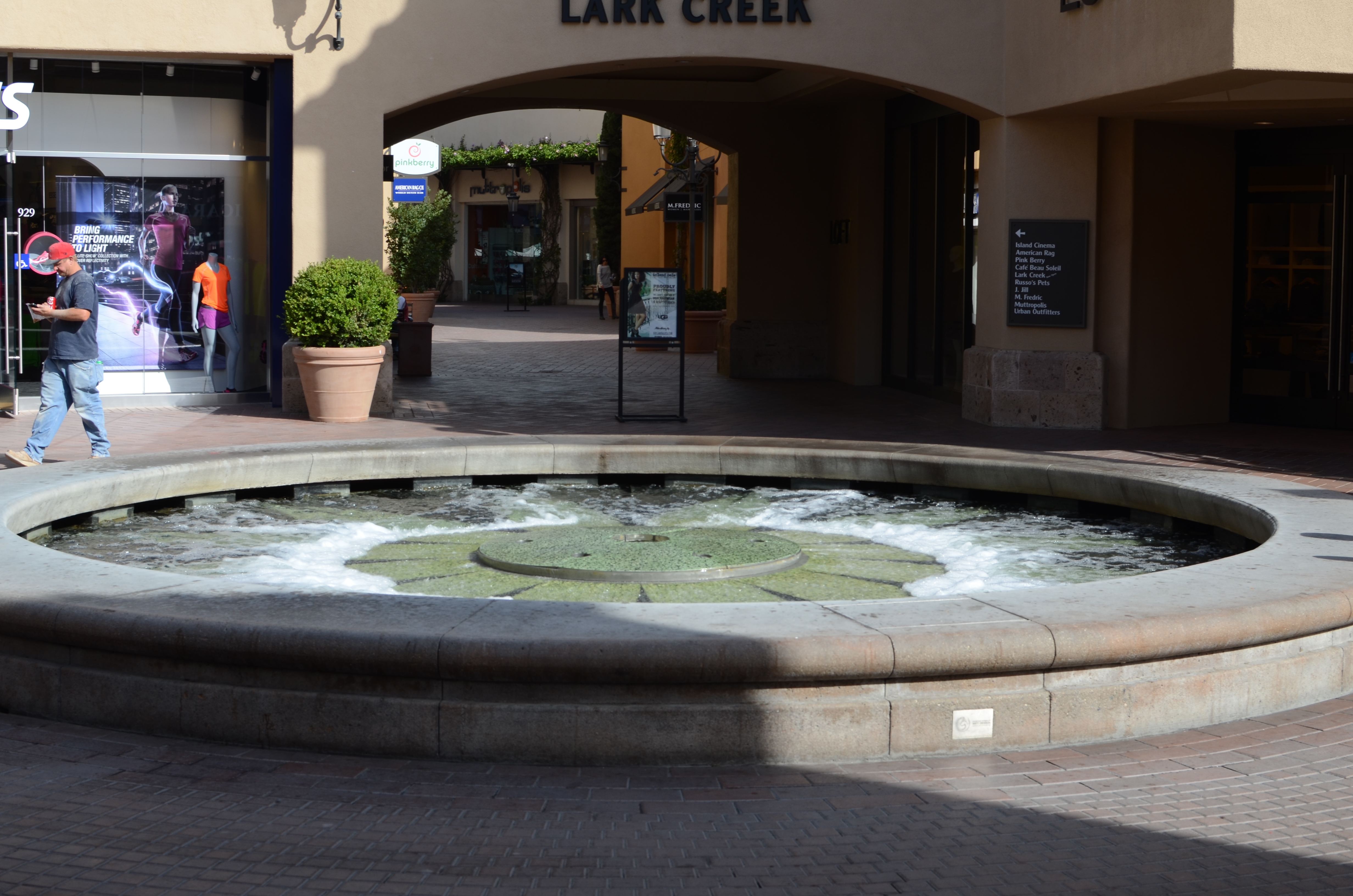 File:Perfect Day in Fashion Island, Newport Center, Newport Beach