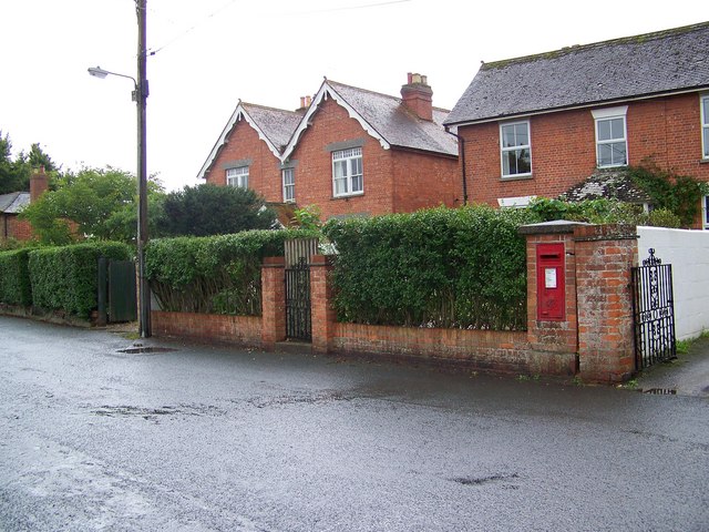 File:Postbox, Enford - geograph.org.uk - 952801.jpg