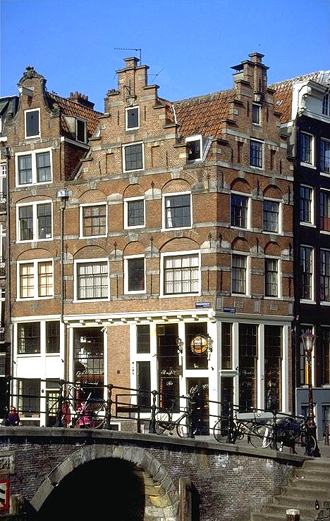Prinsengracht 2, hoek Brouwersgracht (Amsterdam).jpg