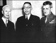 File:Rhee, Kim Gu and Hodge.jpg