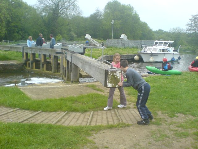 File:Sluice Weir Lock - geograph.org.uk - 169477.jpg