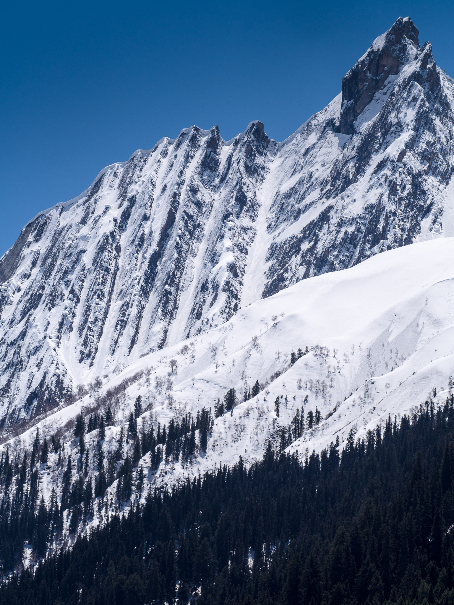 Ушба Южная. Snow-capped Mountains.